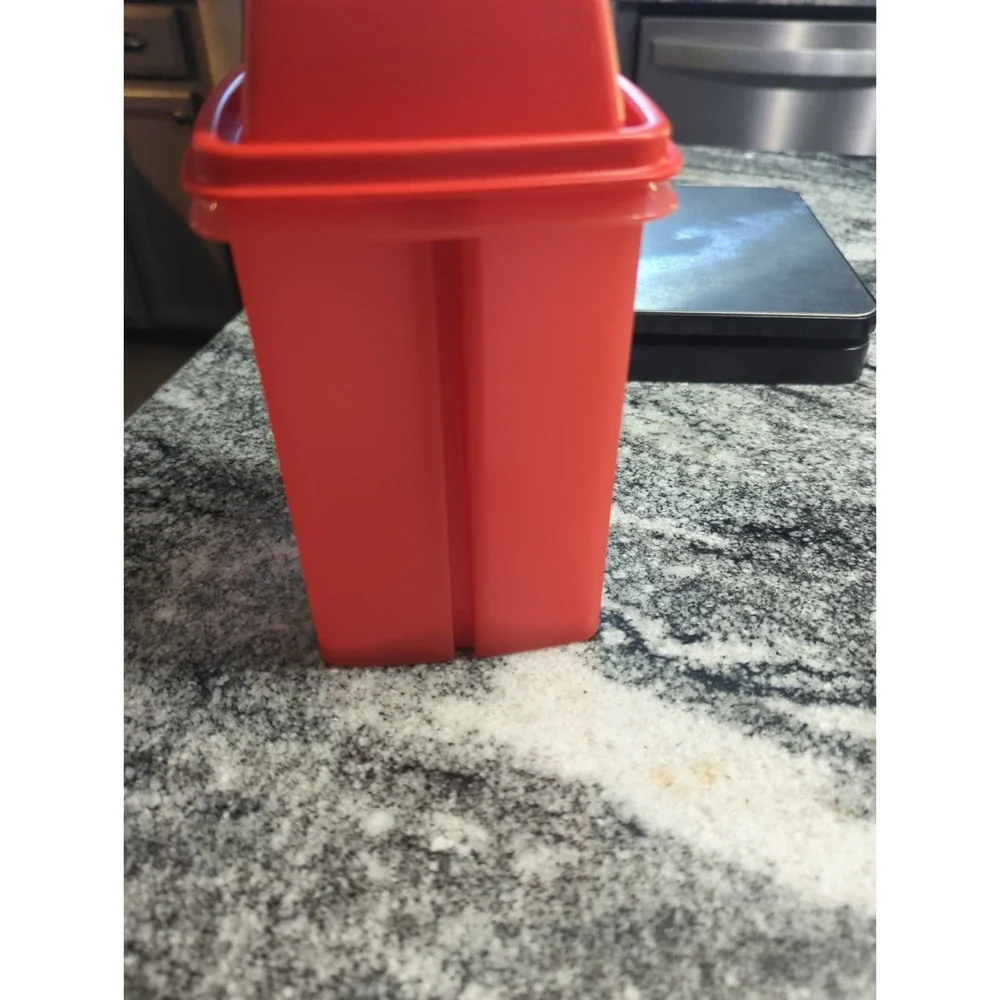 Tupperware 4.5 cup Pick A Deli Pickle Pepper Keeper Chili Red 1330-21